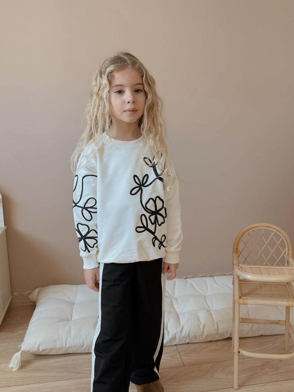 İşlemeli Çiçek Desenli Kız Çocuk Takım