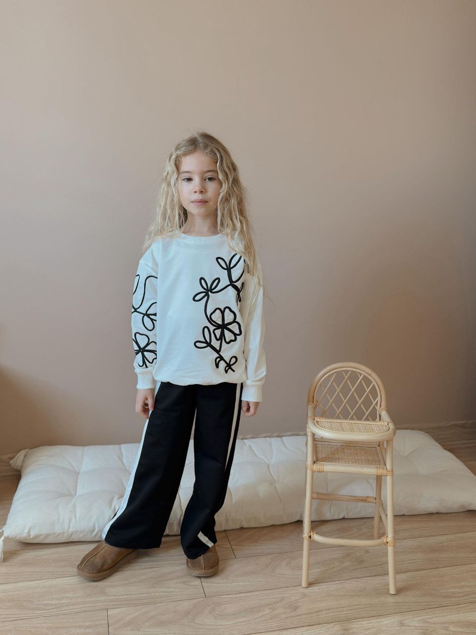 İşlemeli Çiçek Desenli Kız Çocuk Takım