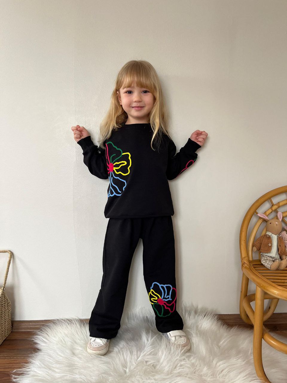 Renkli Çiçek Desenli Siyah Kız Çocuk Takım