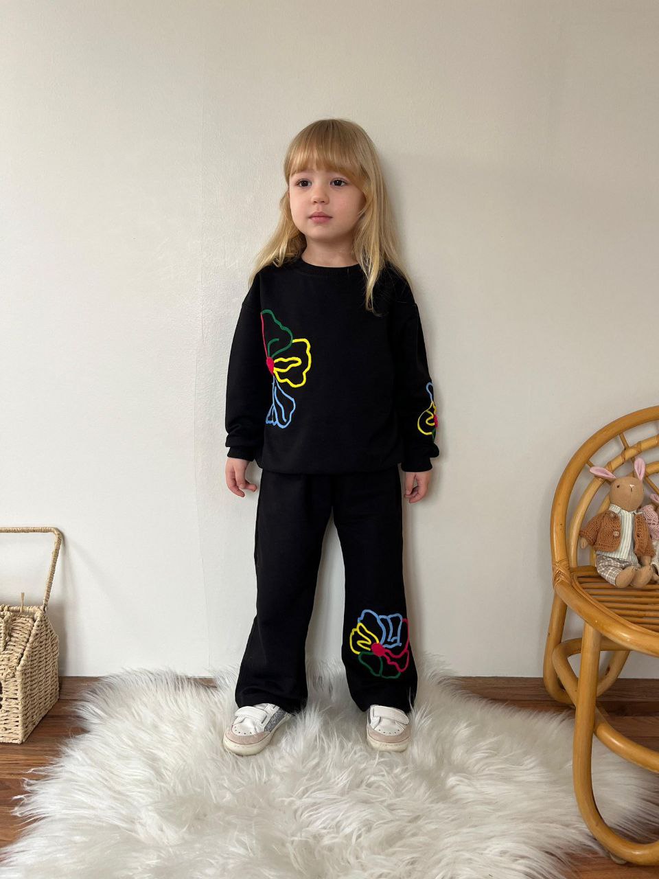 Renkli Çiçek Desenli Siyah Kız Çocuk Takım