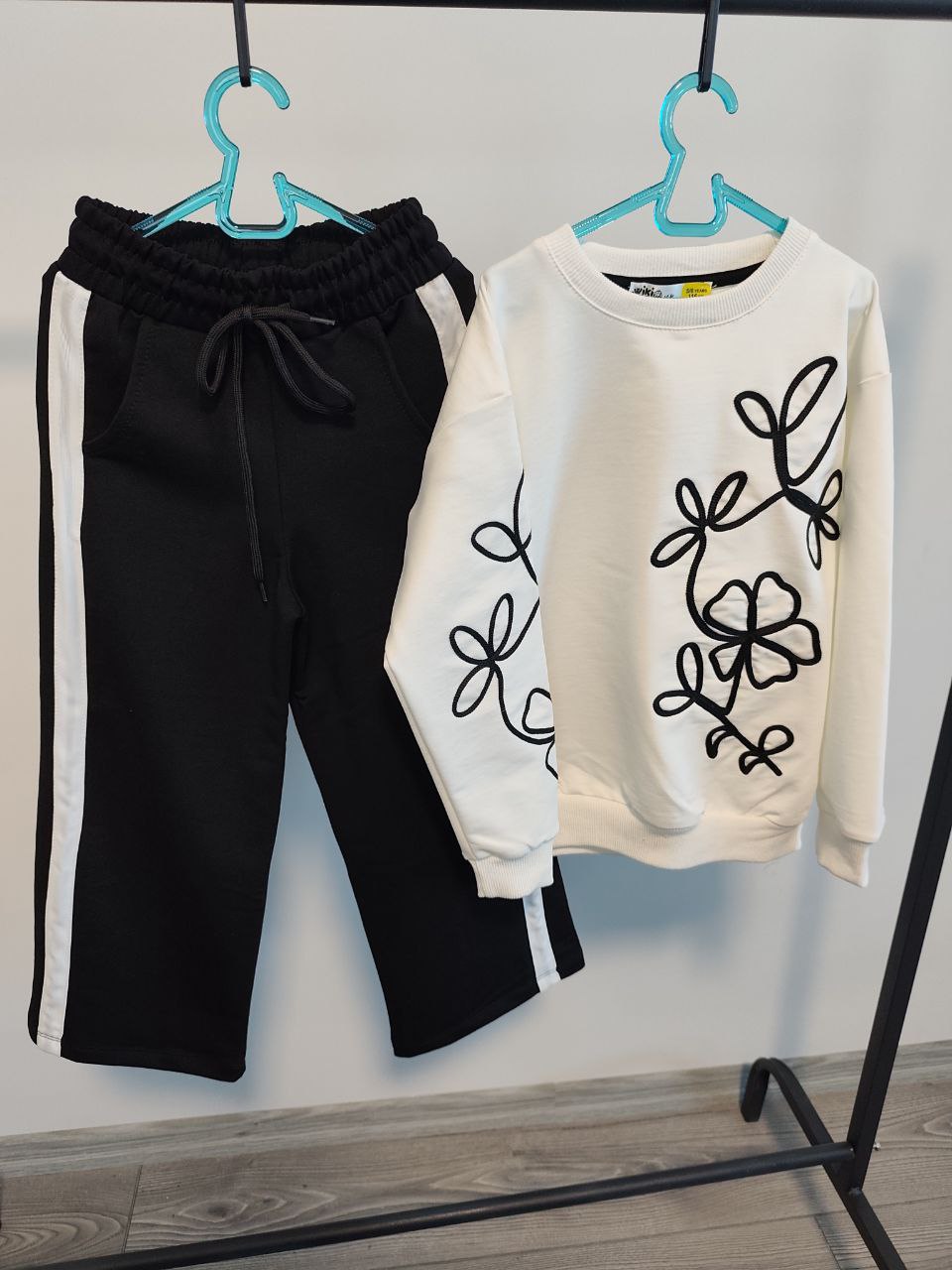 İşlemeli Çiçek Desenli Kız Çocuk Takım